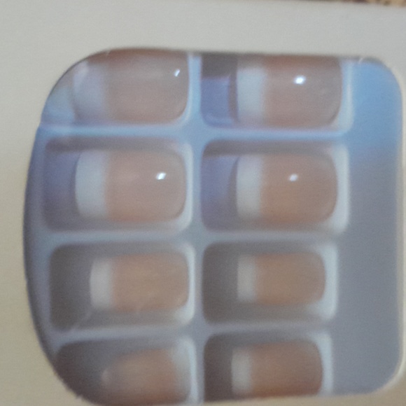 These are cream colored French manicure press on nails - Picture 2 of 2